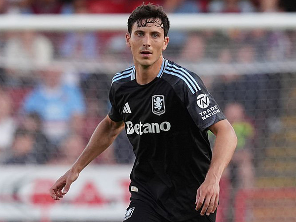 Al-Nassr Tertarik Datangkan Pau Torres dari Aston Villa